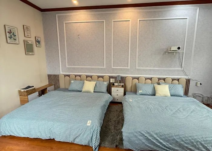 Cine Stu- Big Room With Street View