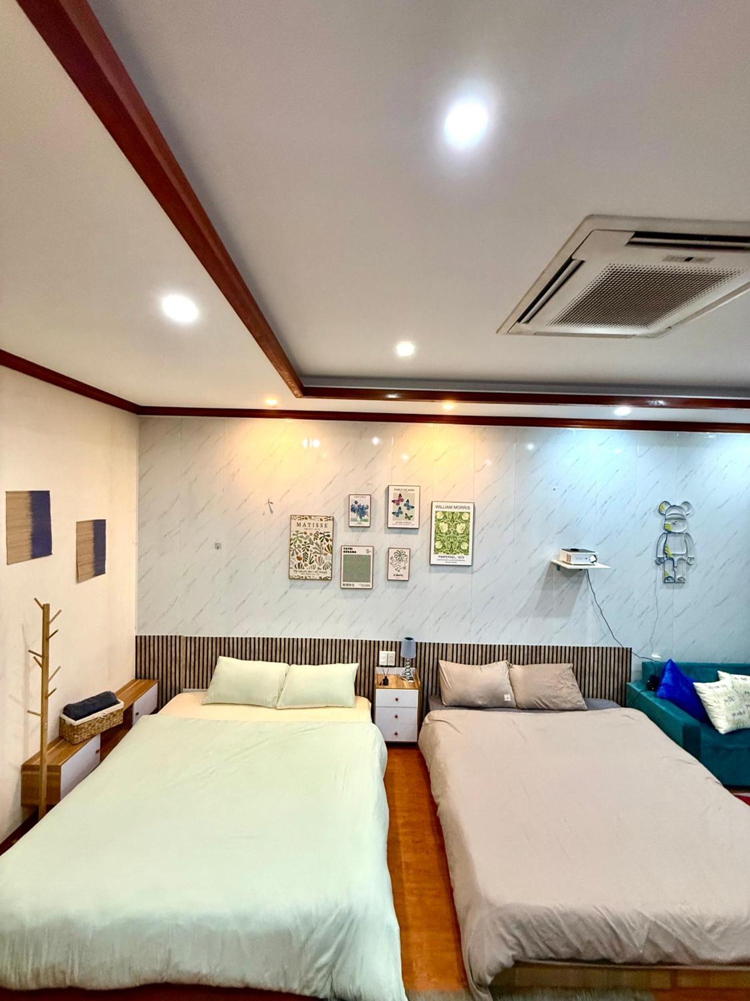 Cine Stu- Big With Street View Apartment *